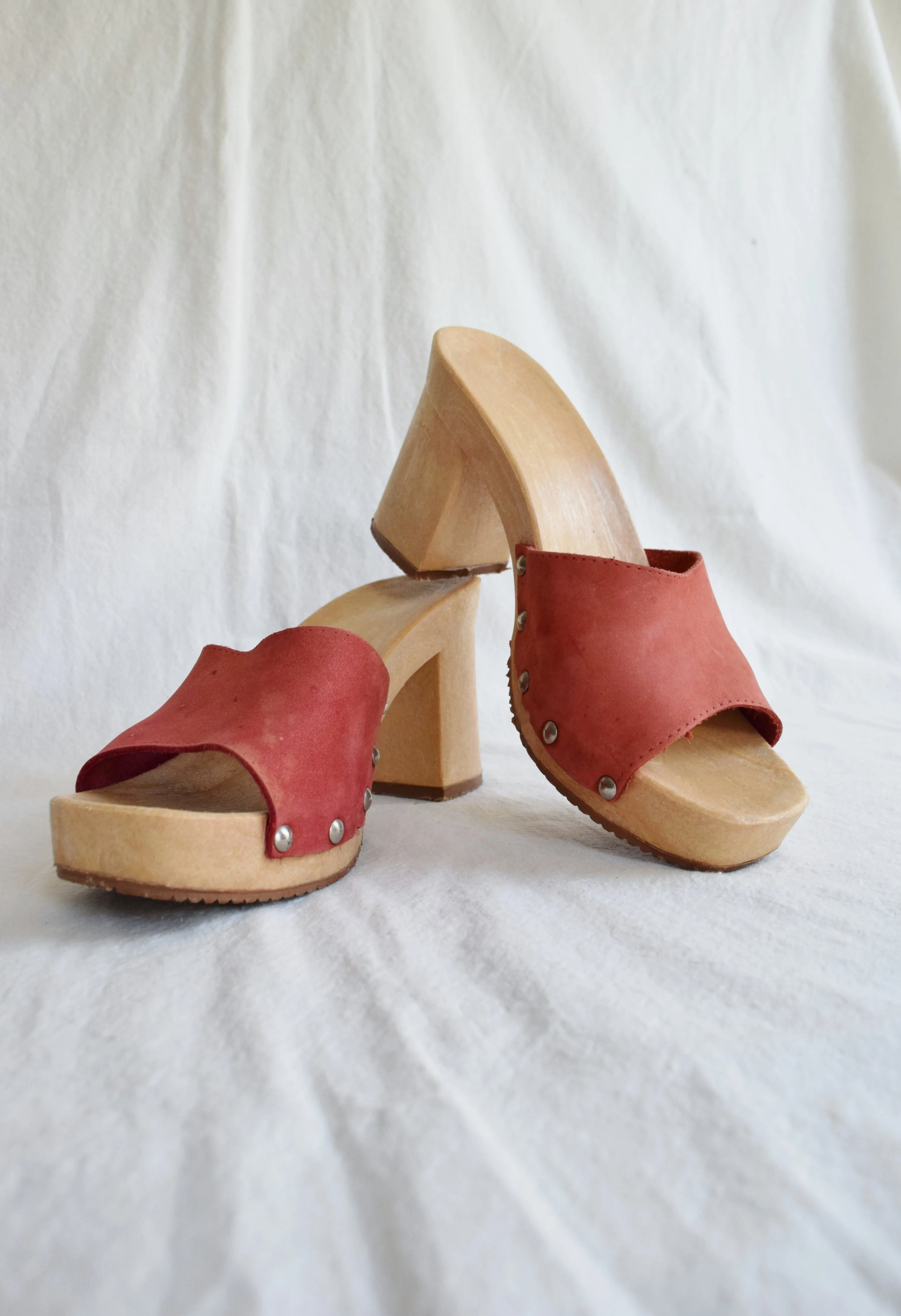 1970s Block Heel Mules with Red Leather Straps | Size 7 / 38
