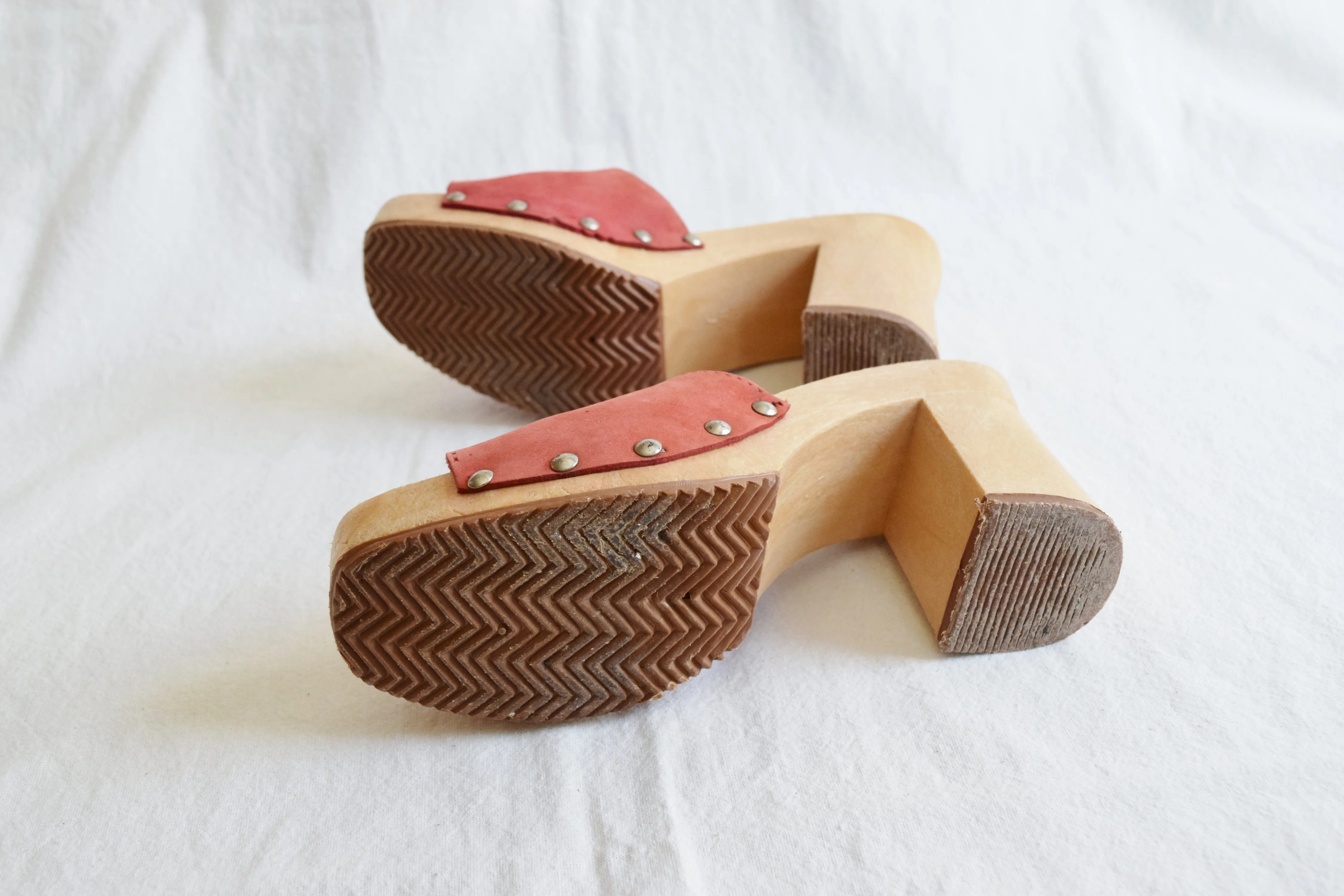 1970s Block Heel Mules with Red Leather Straps | Size 7 / 38