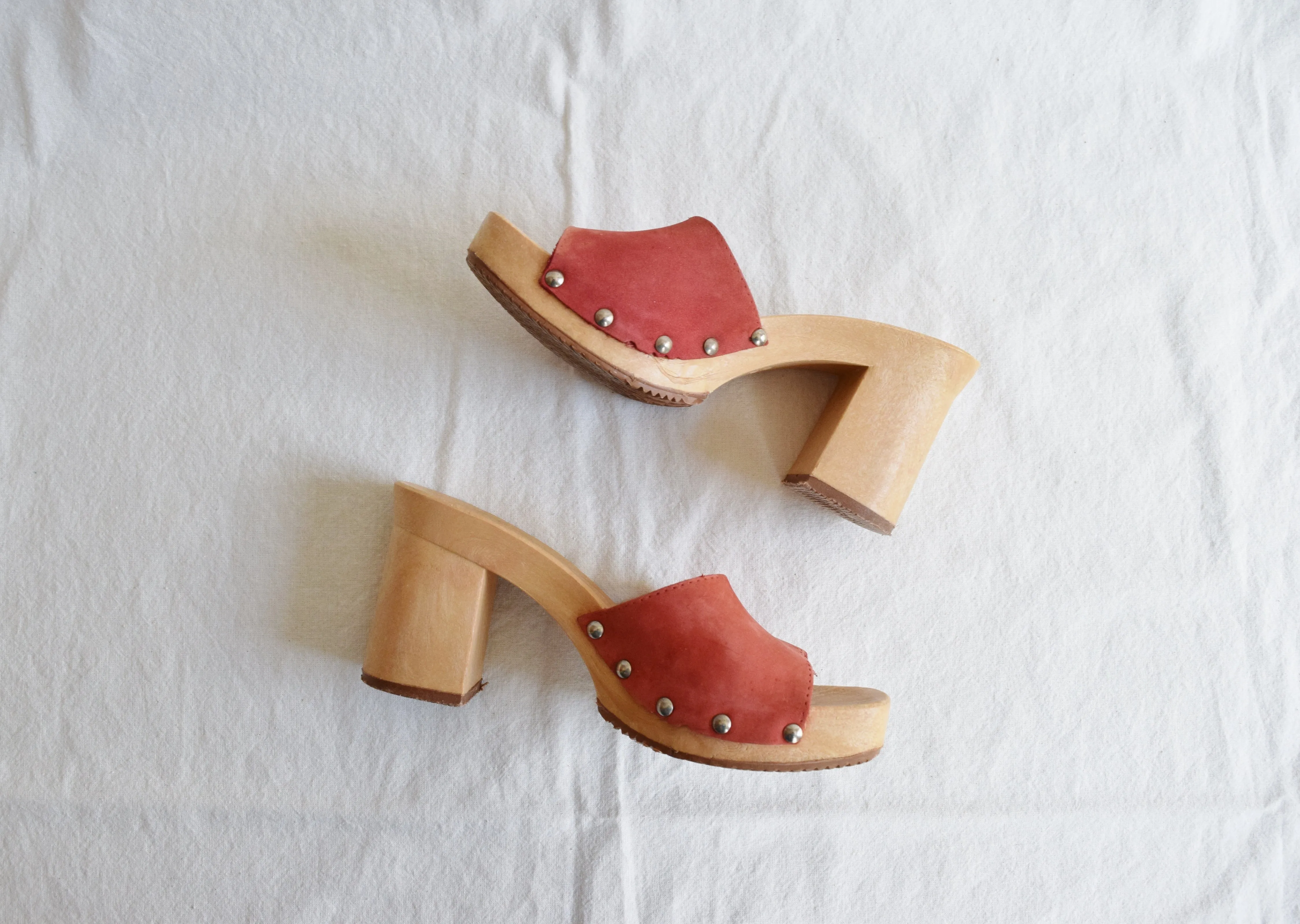 1970s Block Heel Mules with Red Leather Straps | Size 7 / 38