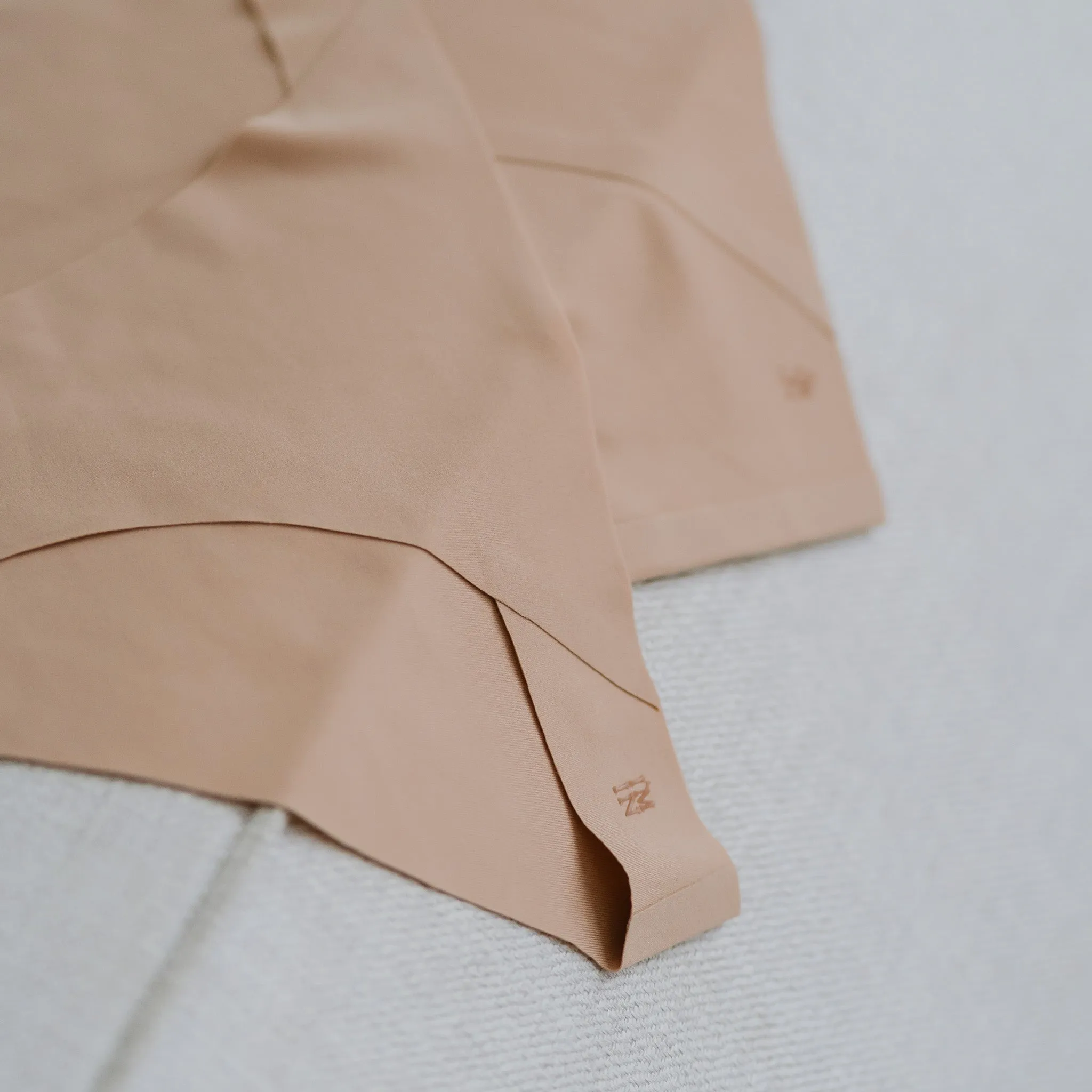 air-ee Mid-Rise Sleek Seamless Cheekie (Signature Edition)