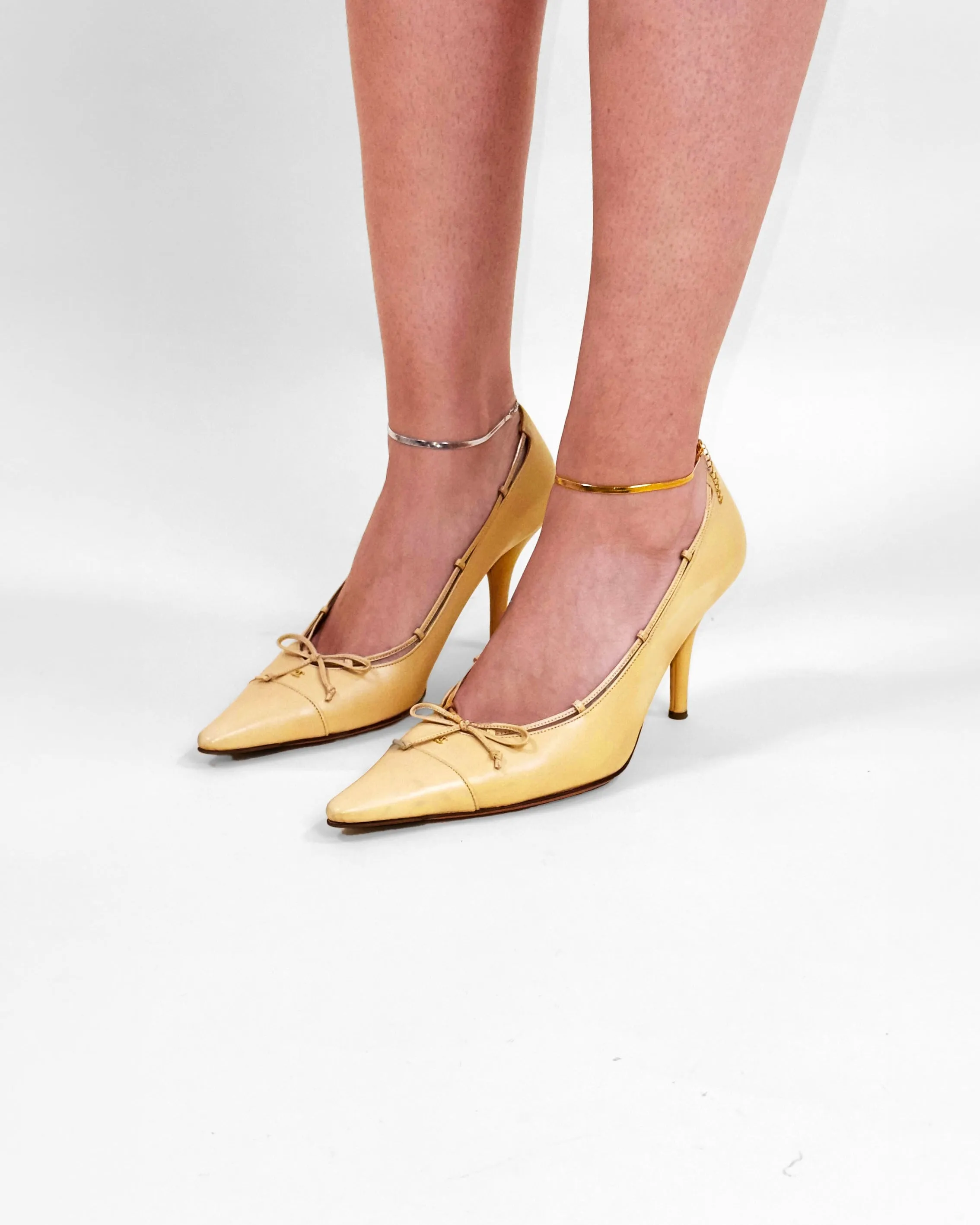 CHANEL beige bow point heels 39