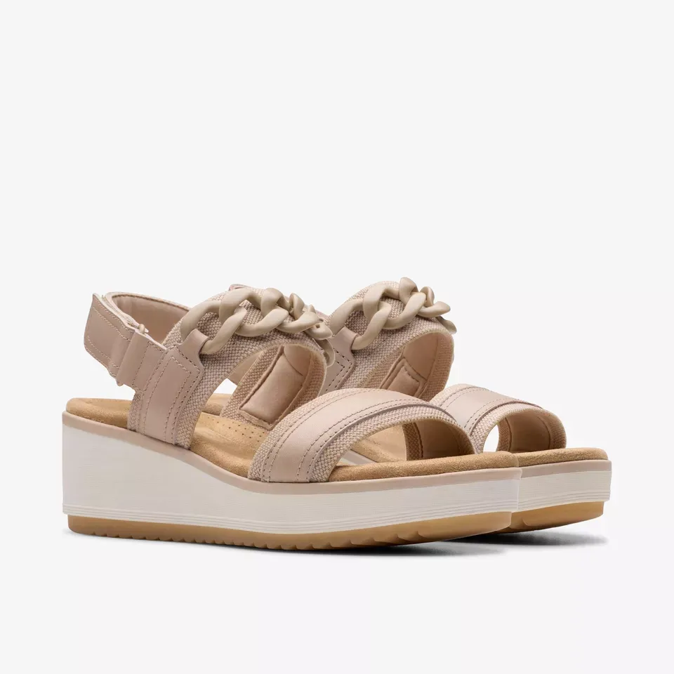 Clarks Women's Wrenly Eve Sand Leather 26182087