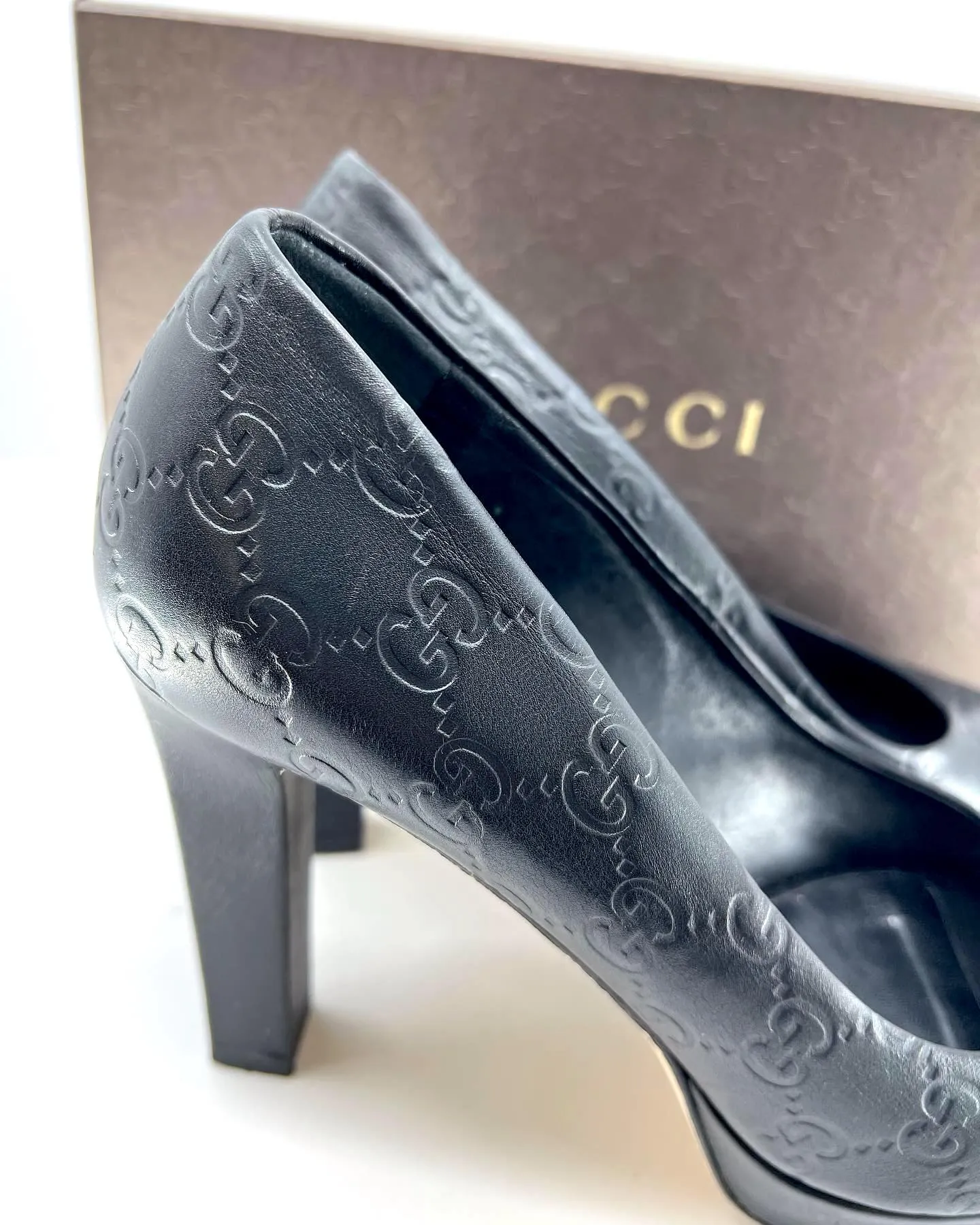 GUCCI GUCCISSIMA LEATHER PEEP TOE PLATFORM PUMPS