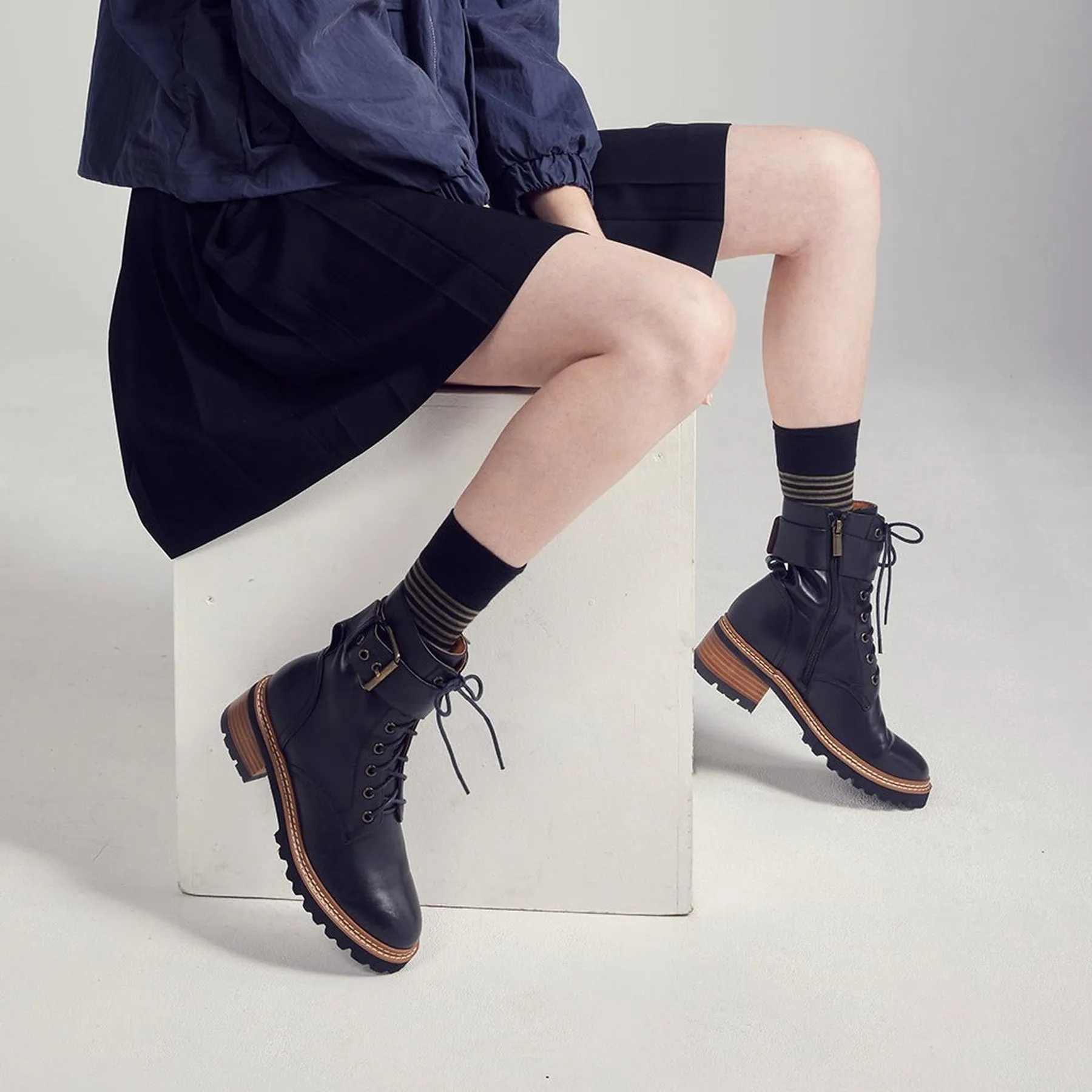 LINE LEATHER LACE UP BOOTS