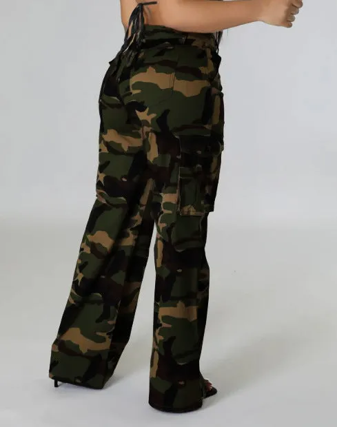 Stylish Camouflage Cargo Pocket Zipper Casual Trousers for Edgy Fashion