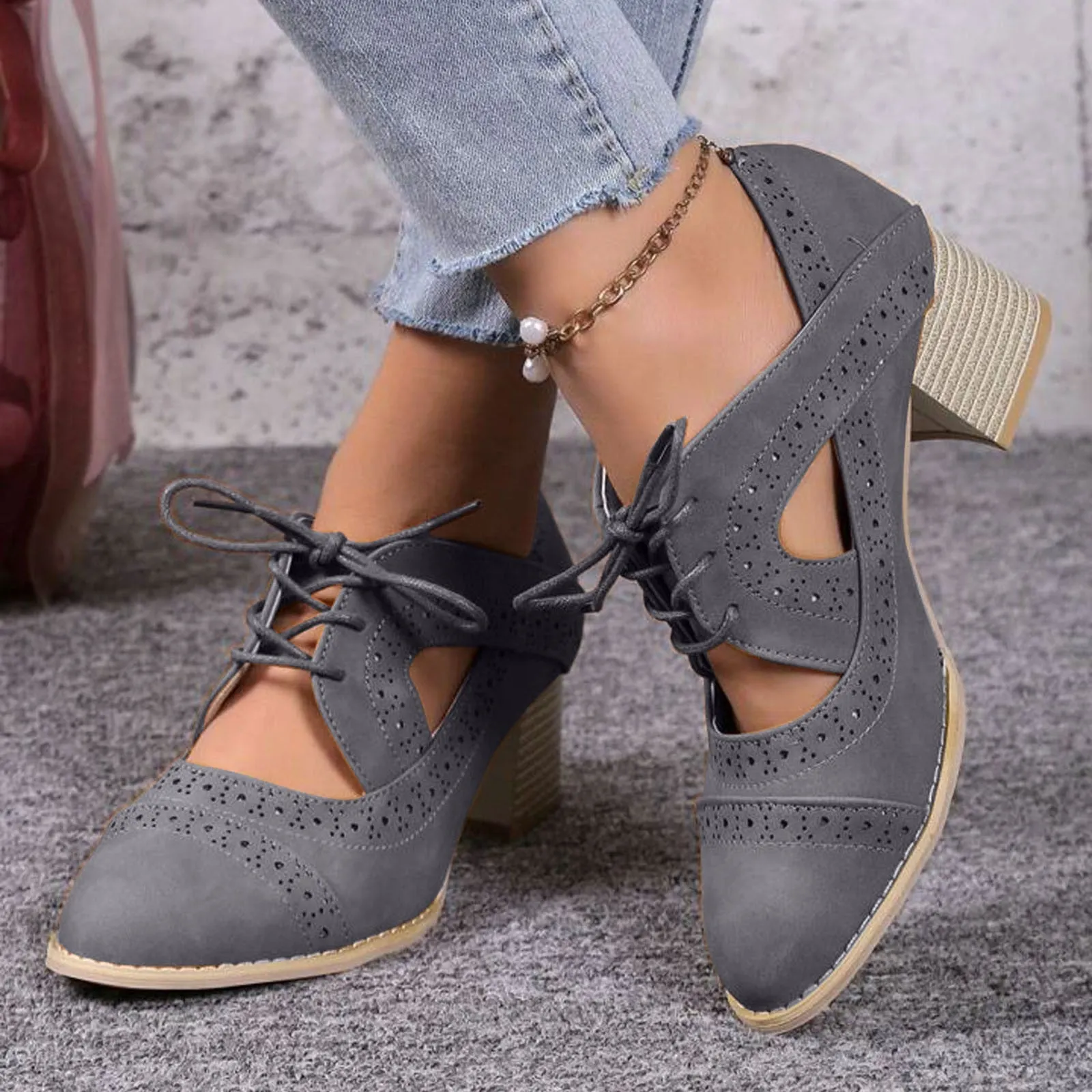 Stylish Vintage Lace-Up Cut-Out Brogue Heels for Women