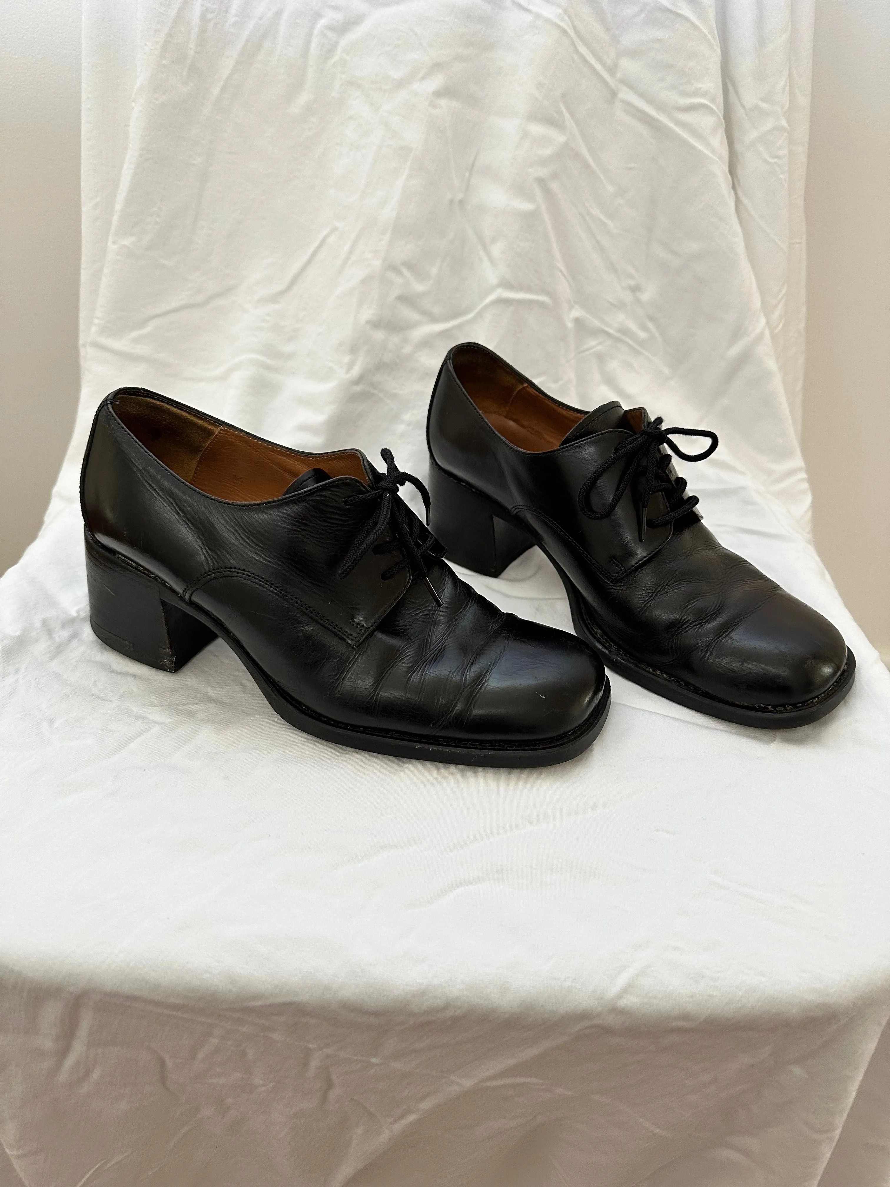Vintage Block Heal Leather Lace Ups (39/8)